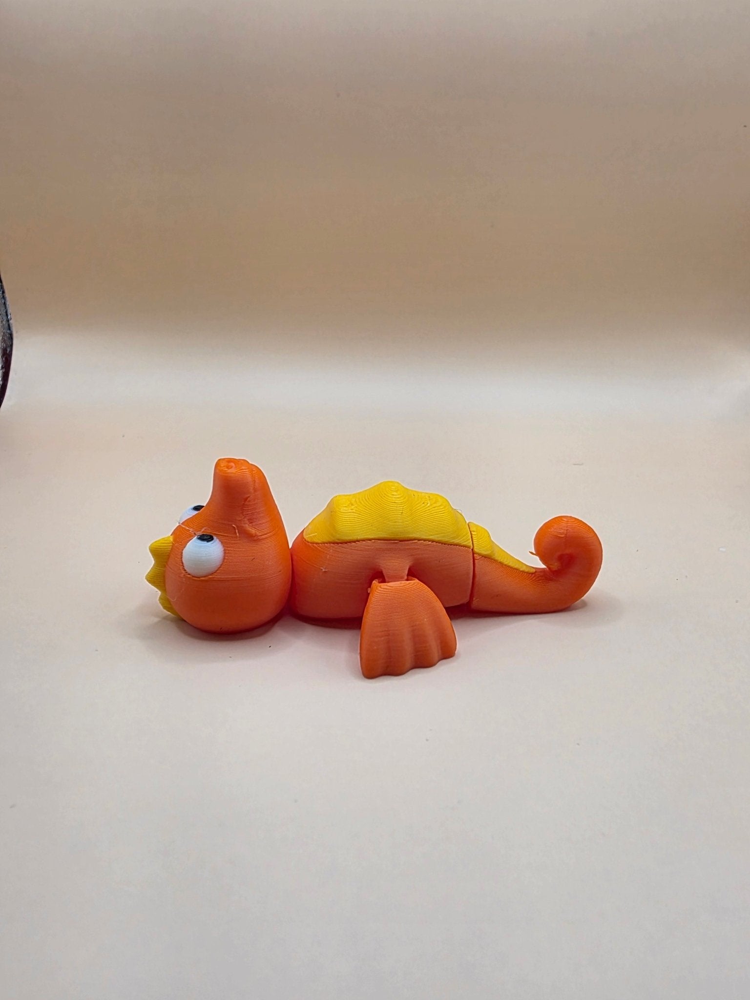 Cute Articulated Seahorse | 3D Printed Flexi Seahorse | Ocean Animal Desk Decor | Cute Fidget Toy | Poseable Sea Creature | Gift for Ocean Lover - SkeletonEarth Designs
