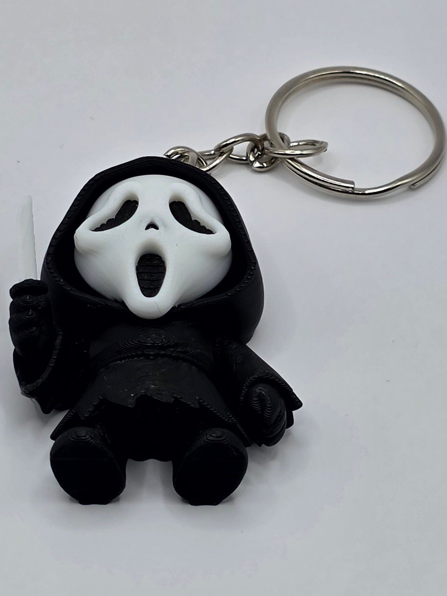 Flexi Ghostface Keychain | 3D Printed Horror Keychain | Halloween Bag Charm | Spooky Slasher Gift | Horror Collectible - SkeletonEarth Designs