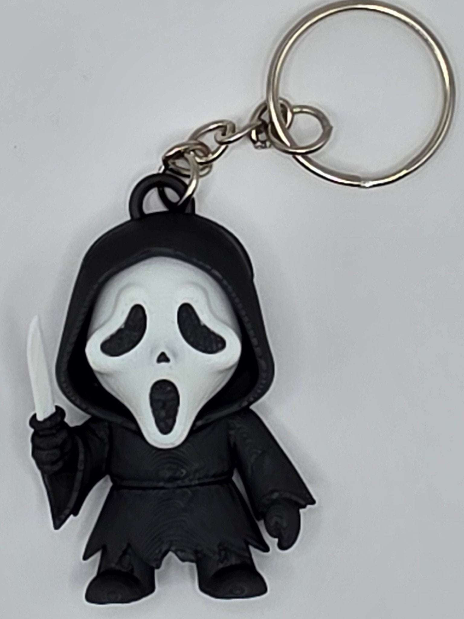 Flexi Ghostface Keychain | 3D Printed Horror Keychain | Halloween Bag Charm | Spooky Slasher Gift | Horror Collectible - SkeletonEarth Designs