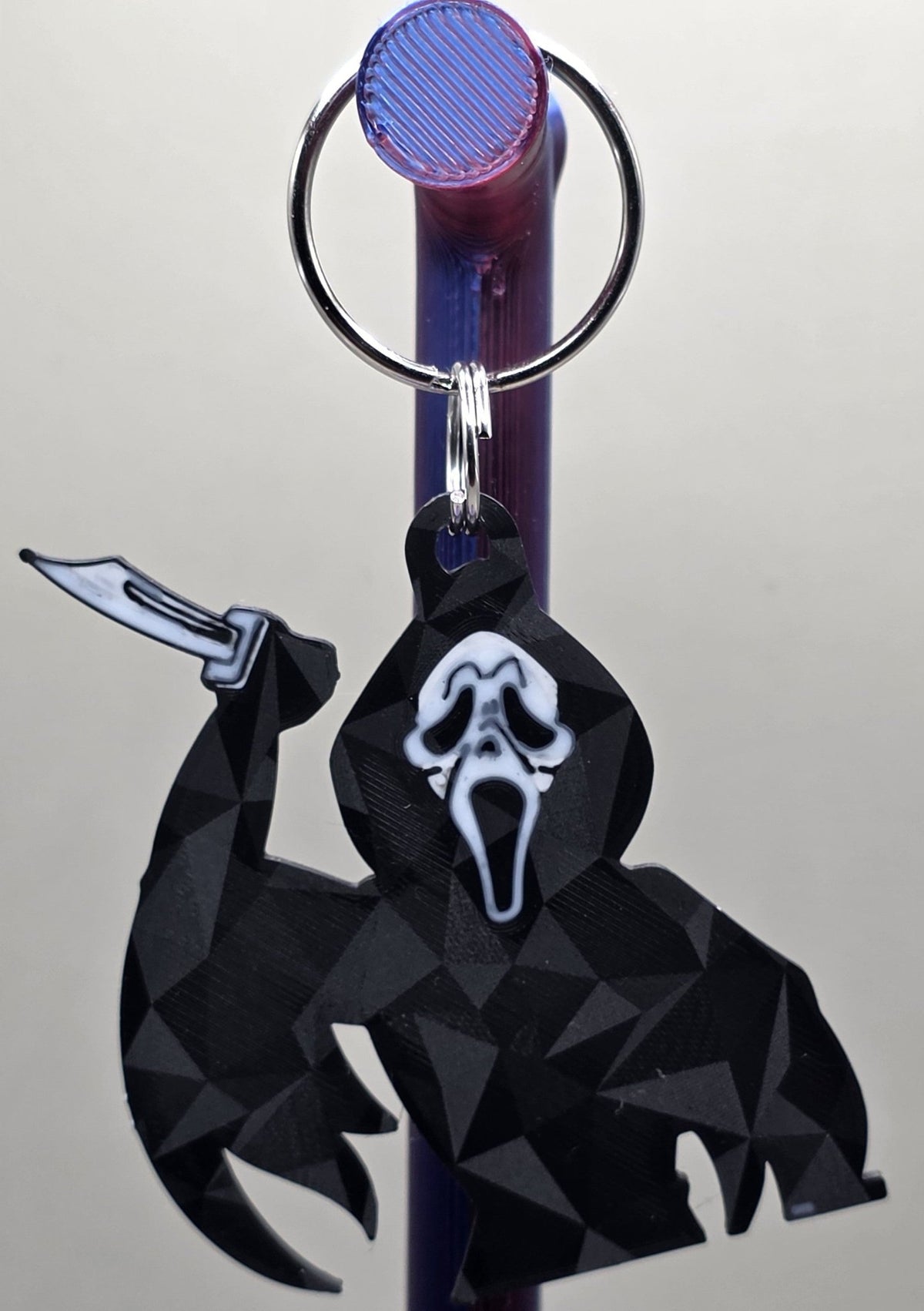 Ghostface Keychain, 3D Printed Horror Keyring, Scream Movie Inspired Accessory, Spooky Halloween Gift, Horror Fan Bag Charm, Gothic Keychain - SkeletonEarth Designs